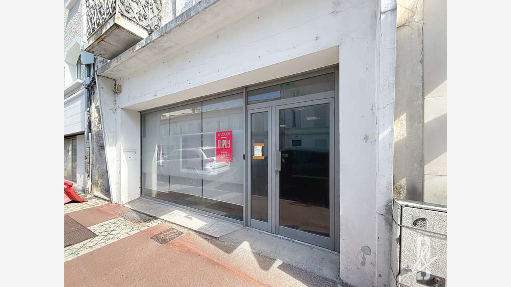 A louer commerce/bureaux de 150m² à Angoulème