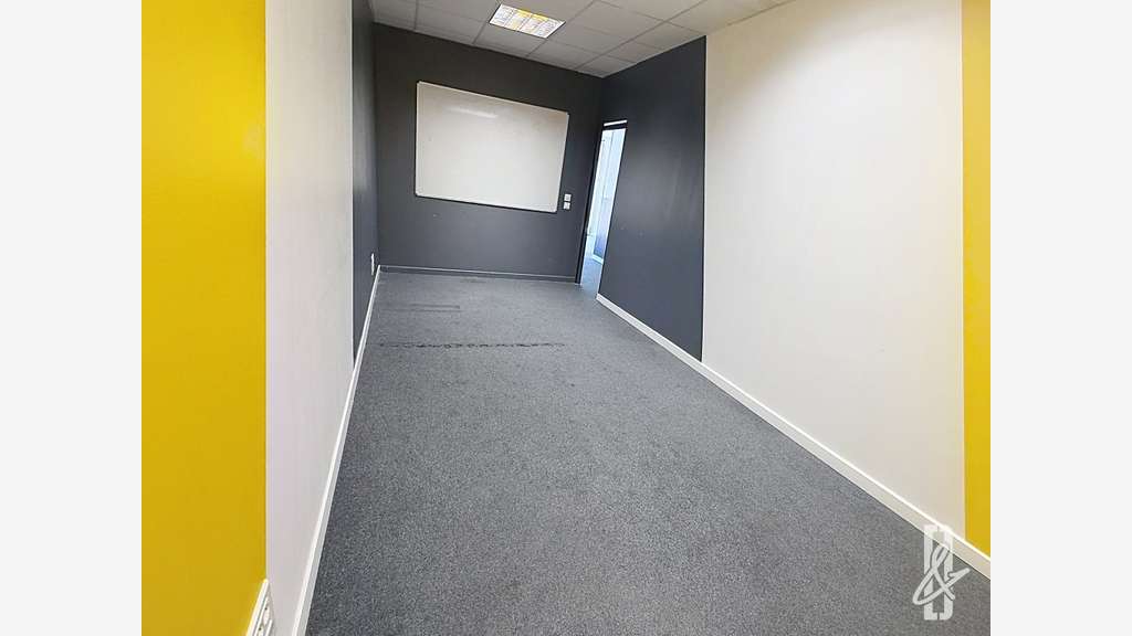 A louer commerce/bureaux de 150m² à Angoulème