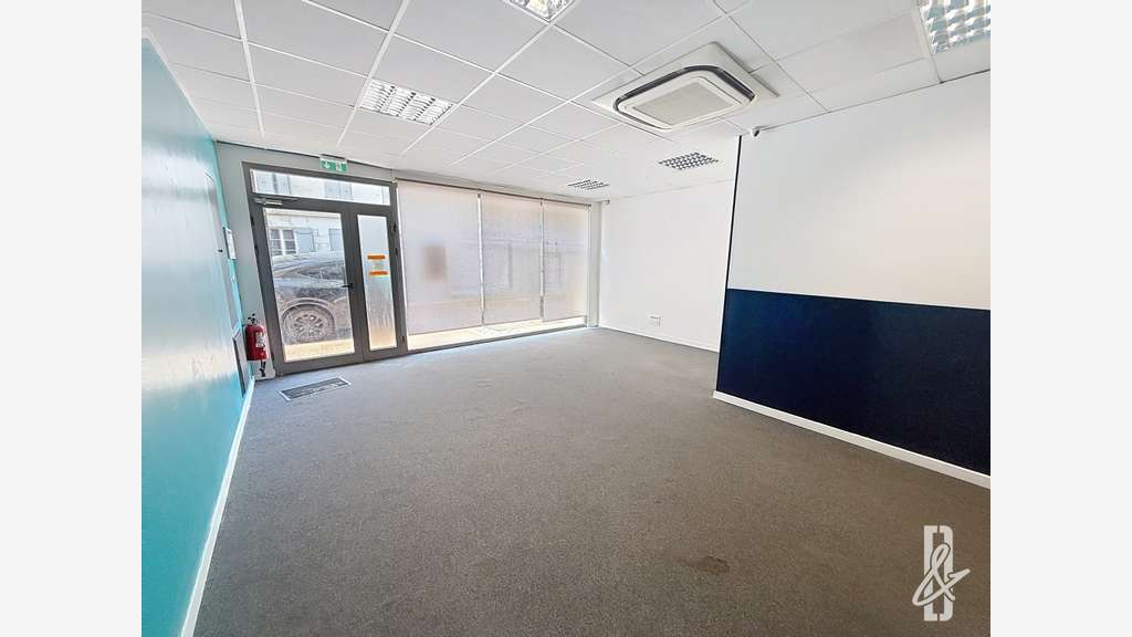 A louer commerce/bureaux de 150m² à Angoulème