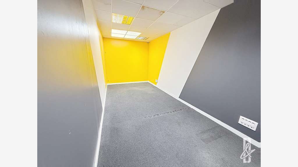 A louer commerce/bureaux de 150m² à Angoulème