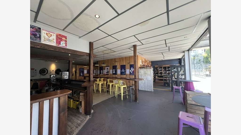 ANGOULEME - LOCAL COMMERCIAL à louer