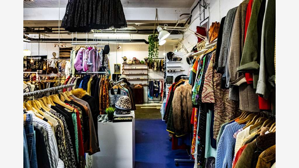 A louer local commercial 1129m² ZAC Angoulins
