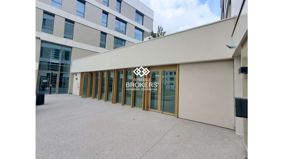 Local commercial neuf 108m² à Annecy-Pringy 