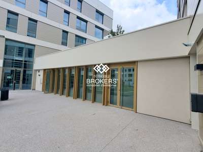 Local commercial neuf 108m² à Annecy-Pringy 