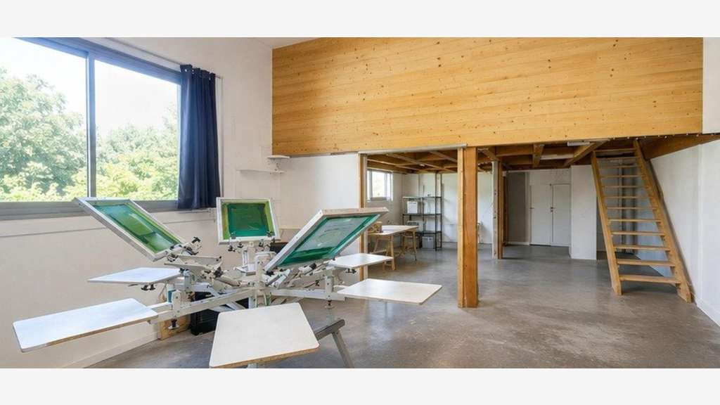 A louer local commercial de 82m² en ZA à Annecy
