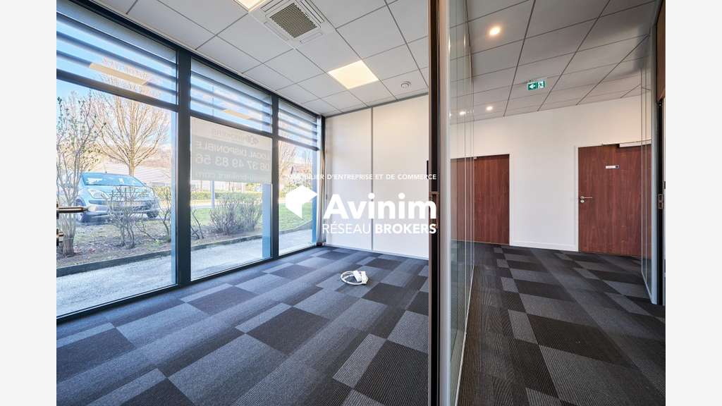 A louer local 107m² forte visibilité à Seynod