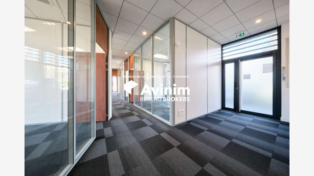 A louer local 107m² forte visibilité à Seynod