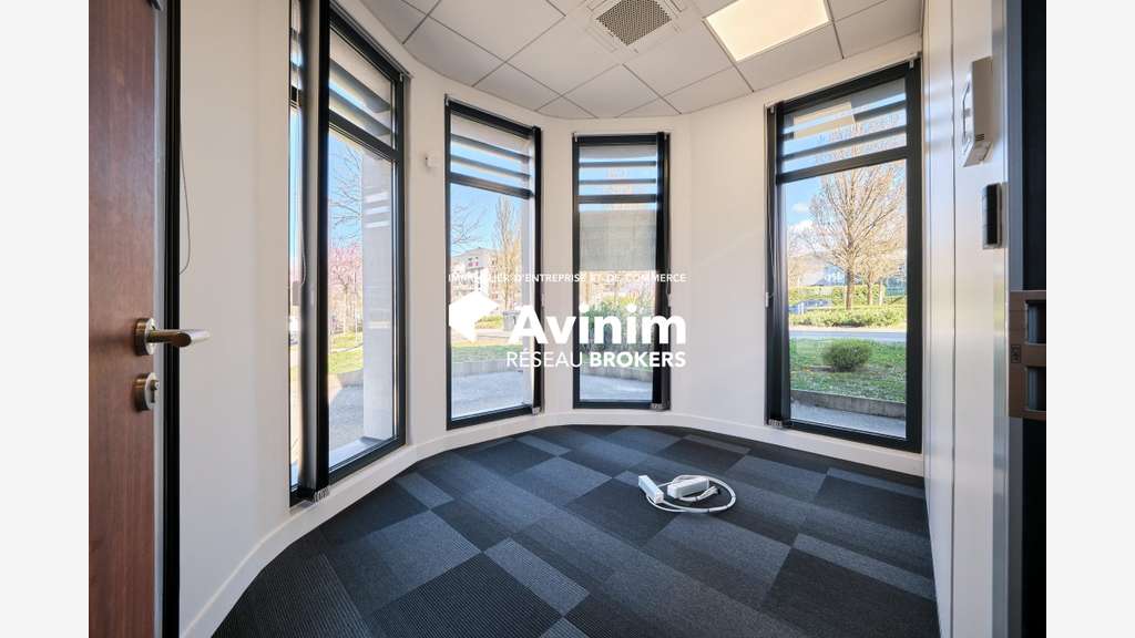 A louer local 107m² forte visibilité à Seynod