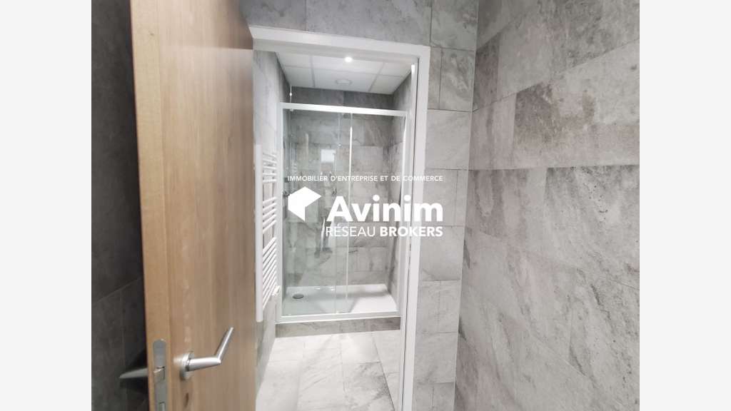 Local commercial neuf à Annecy-Pringy : 108m²