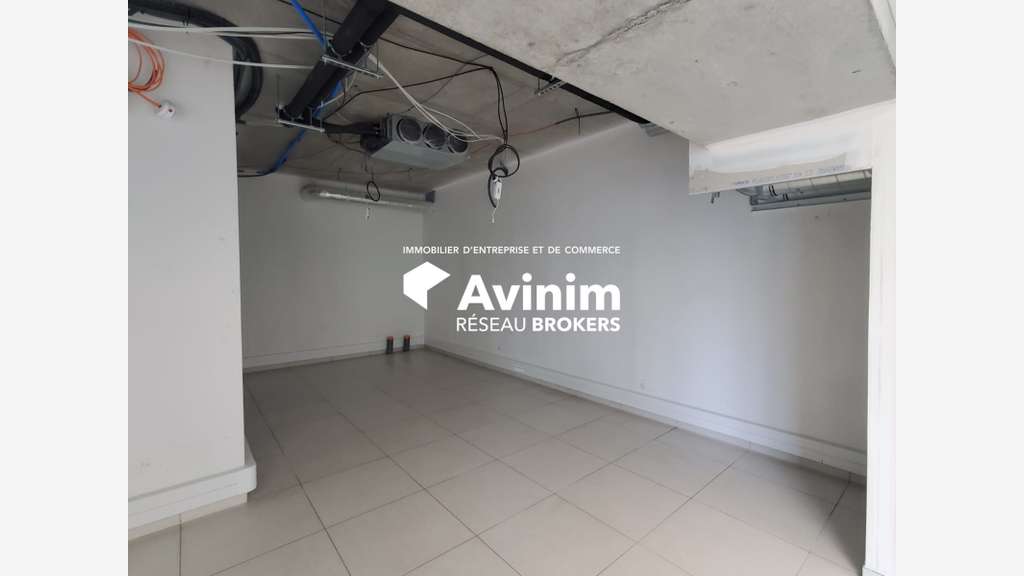 Local commercial neuf à Annecy-Pringy : 108m²