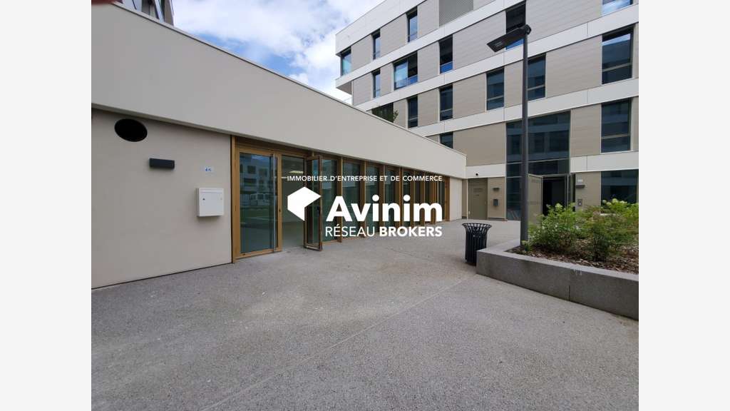 Local commercial neuf à Annecy-Pringy : 108m²