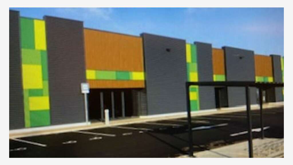 Local commercial 381m² à louer en retail à Anse