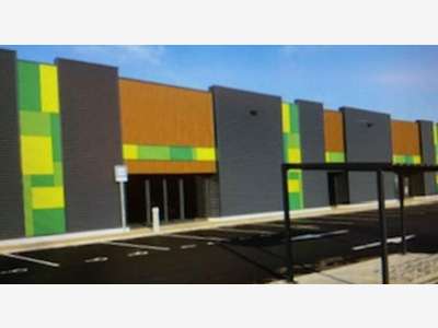 Local commercial 381m² à louer en retail à Anse 