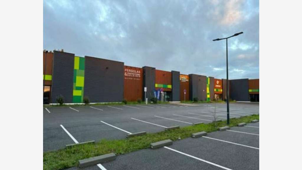 Local commercial 410m² à louer à Anse