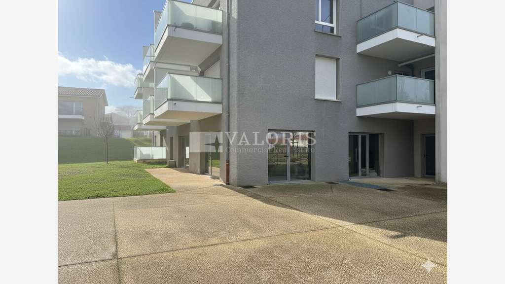 À louer local commercial 128m² à Anse