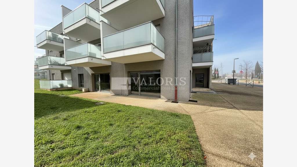À louer local commercial 128m² à Anse