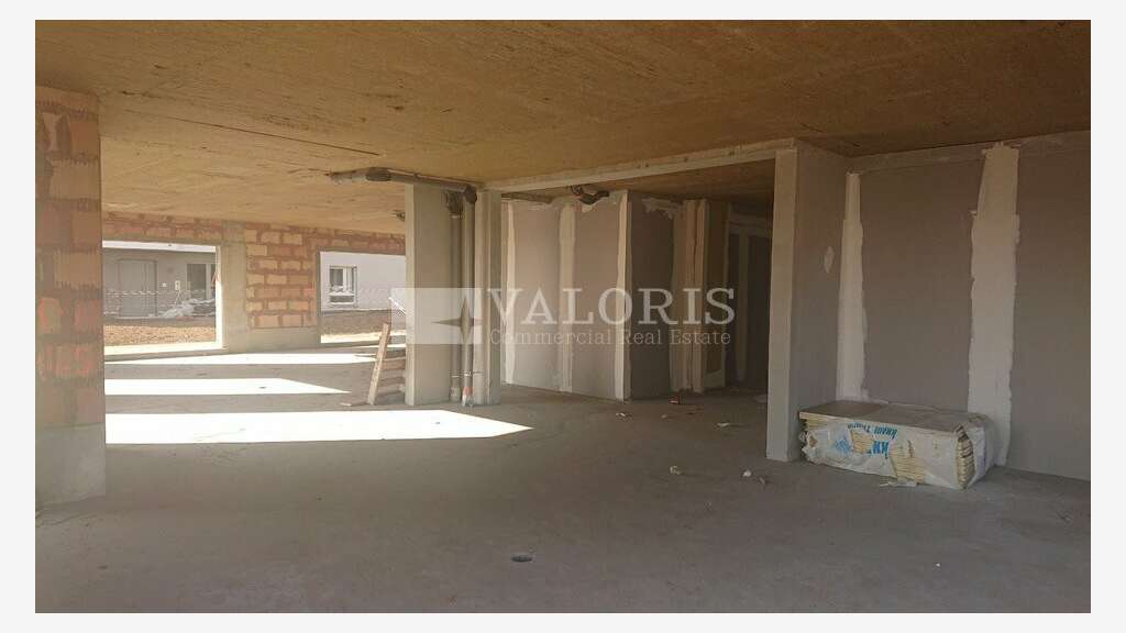 À louer local commercial 128m² à Anse
