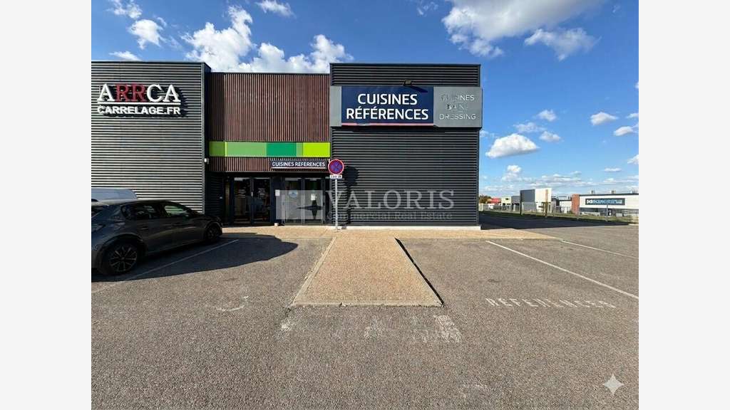 A louer local commercial 381m² à Anse RD306 
