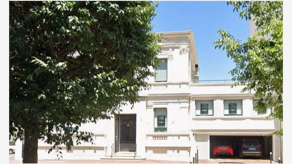Location pure local 297m² à Antibes