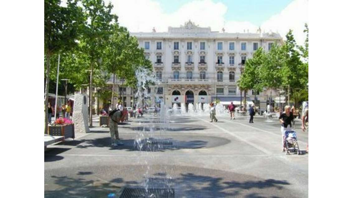 Location pure local 297m² à Antibes