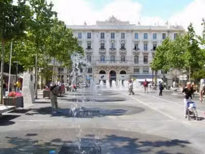 Location pure local 297m² à Antibes