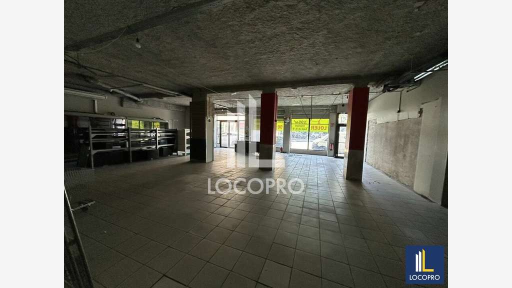 A louer local commercial 195m² Av Soleau à Antibes