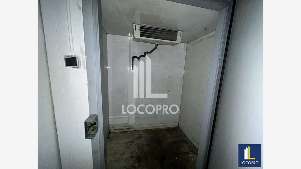 A louer local commercial 195m² Av Soleau à Antibes