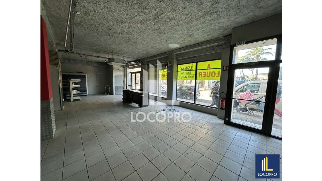 A louer local commercial 195m² Av Soleau à Antibes