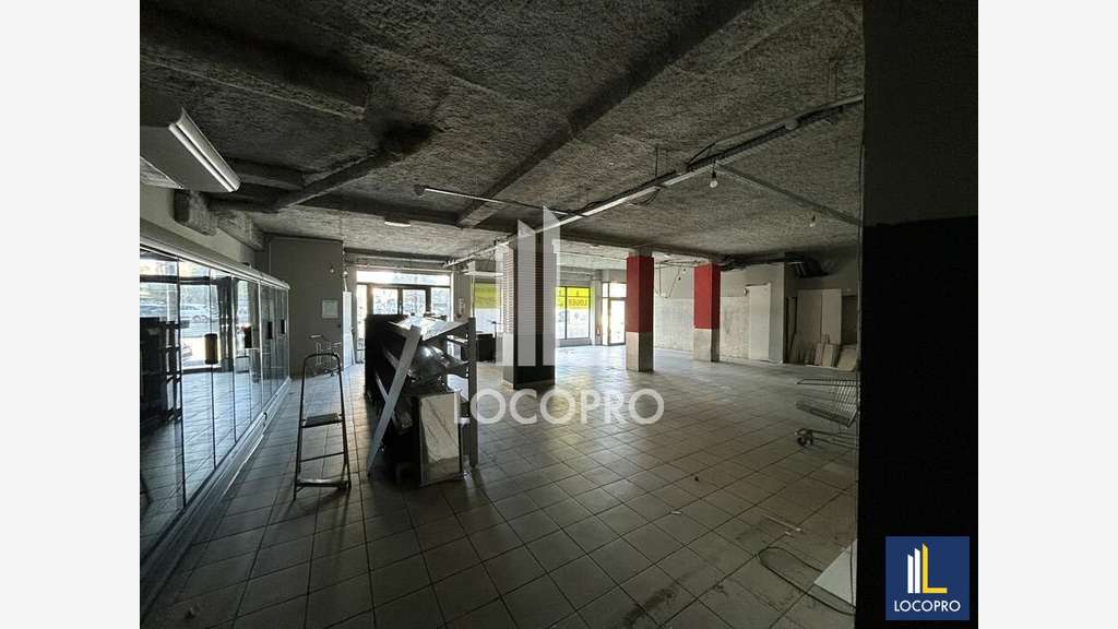 A louer local commercial 195m² Av Soleau à Antibes