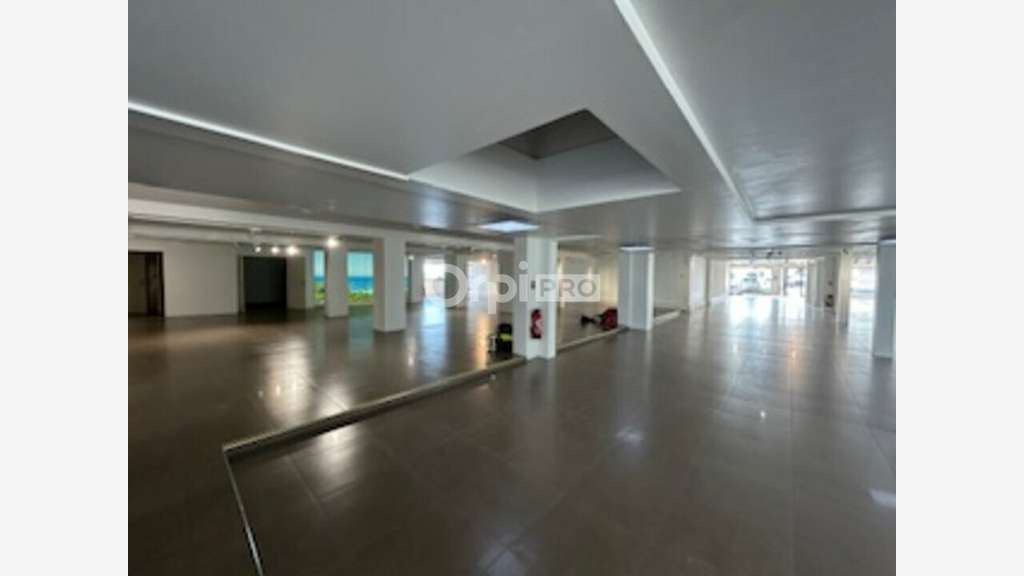 Location local commercial 443m² empl N°1 Antibes