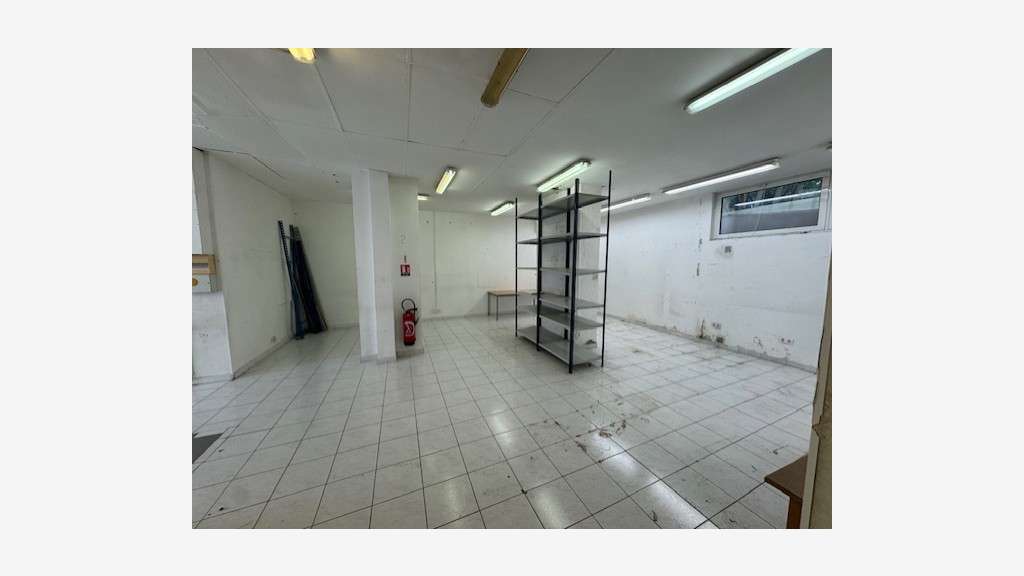 A louer local d'activité 216m² proche port Antibes