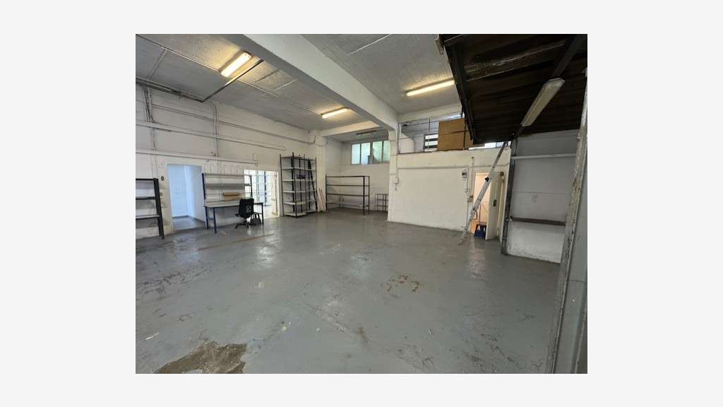 A louer local d'activité 216m² proche port Antibes
