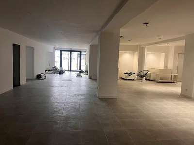 A louer locaux 370m² pkg visiteurs RN7 Antibes
