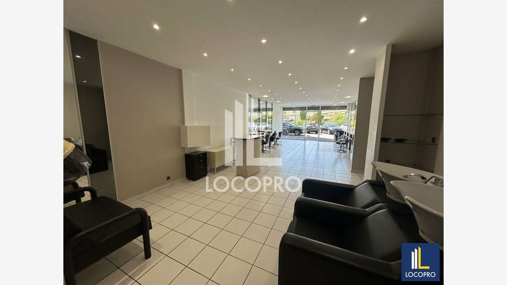 Loue local commercial de 90m² en RDC à Antibes