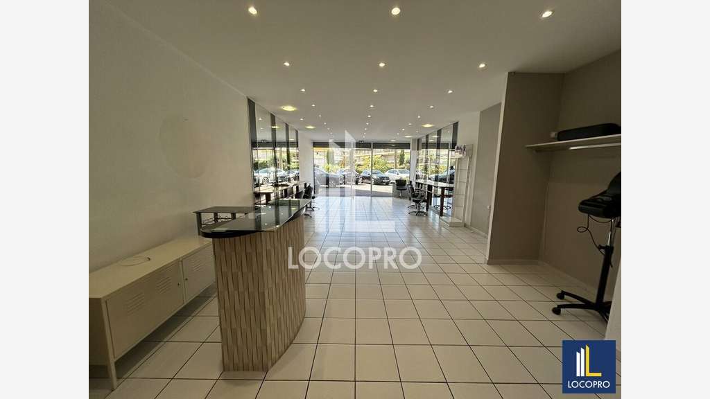 Loue local commercial de 90m² en RDC à Antibes