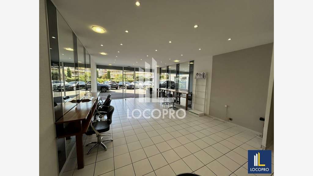 Loue local commercial de 90m² en RDC à Antibes