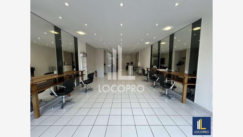 Loue local commercial de 90m² en RDC à Antibes