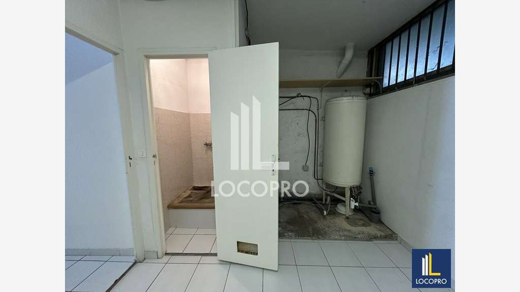 Loue local commercial de 90m² en RDC à Antibes