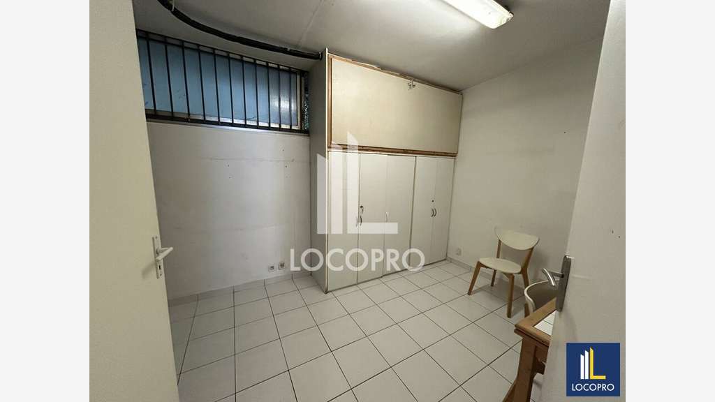 Loue local commercial de 90m² en RDC à Antibes