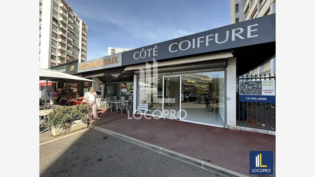 Loue local commercial de 90m² en RDC à Antibes