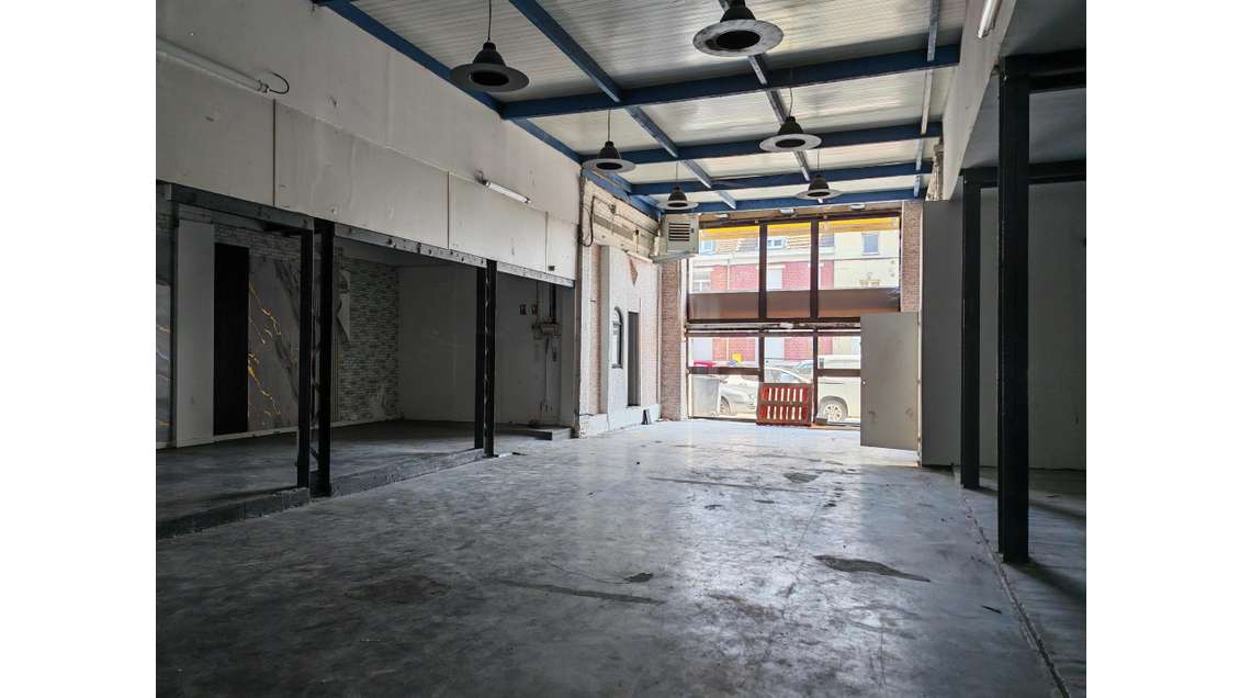 A louer bel entrepôt empl idéal Croix d'Anzin