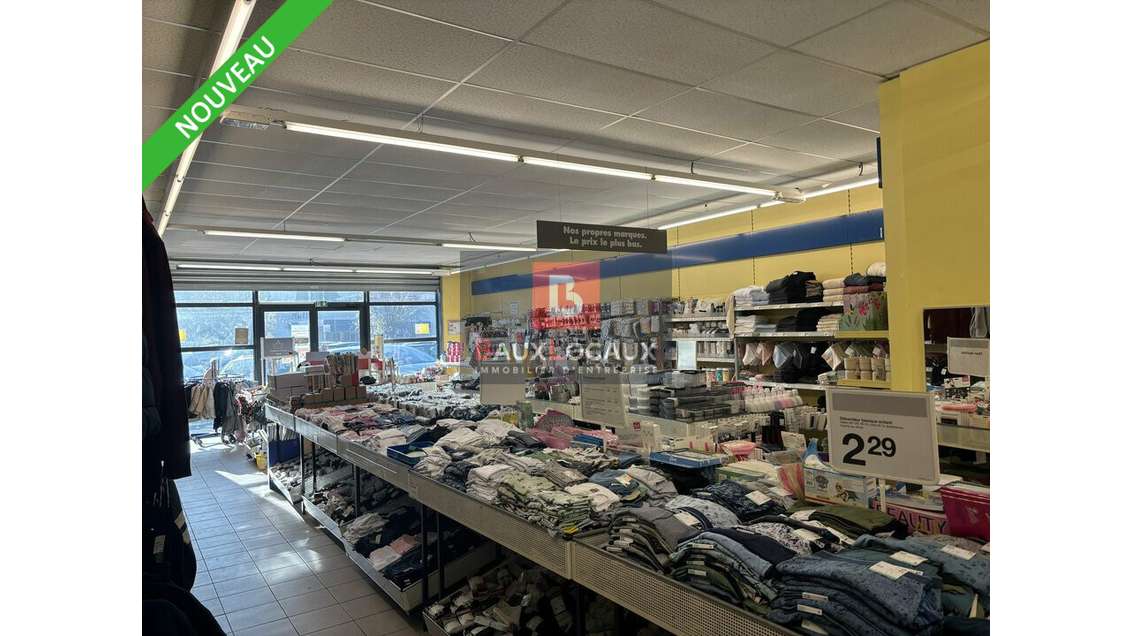 Local 254m² à louer zone commerciale à Apt 