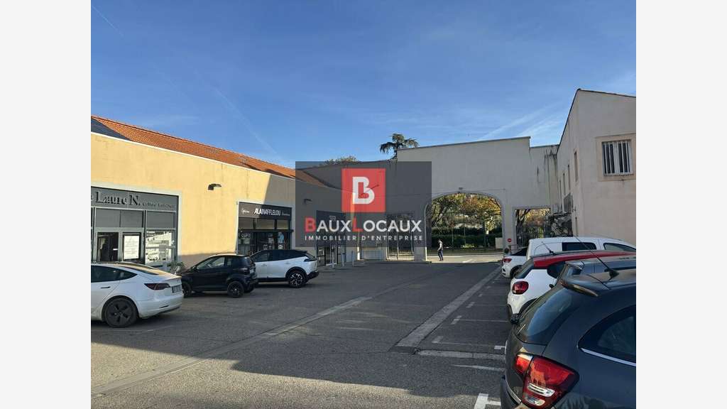 Local 254m² à louer zone commerciale à Apt
