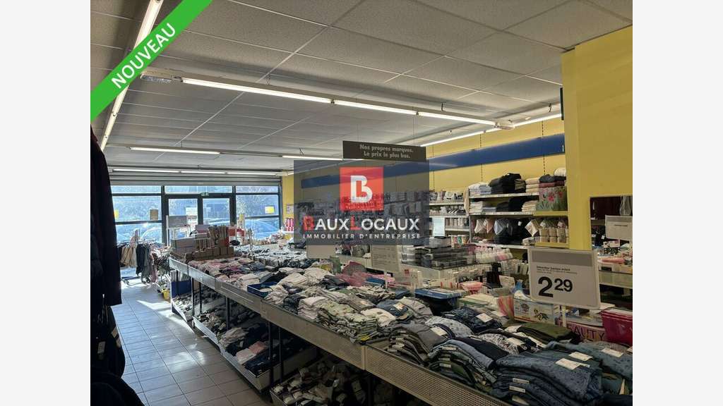 Local 254m² à louer zone commerciale à Apt