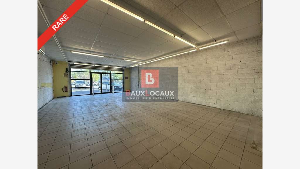 Local 254m² à louer zone commerciale à Apt
