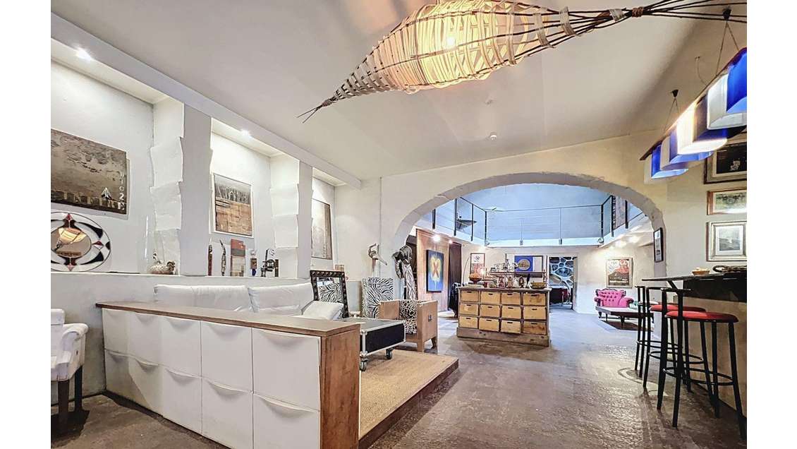 Location local commercial 150m² avec cachet à Apt 