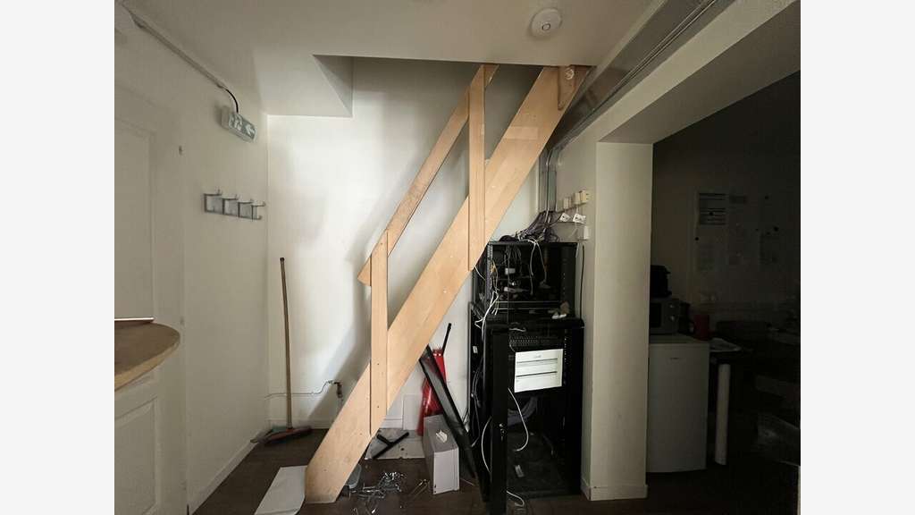 Local commercial de 109m² à louer en zc à Apt
