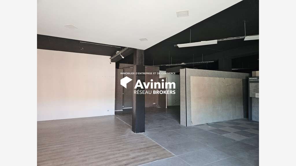 A louer 2 Cellules 200m² et 431m² à Arbent