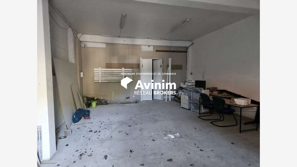A louer 2 Cellules 200m² et 431m² à Arbent