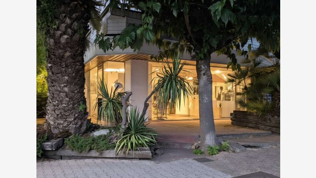 OPPORTUNITÉ RARE - LOCAL COMMERCIAL D'ANGLE EN EMP